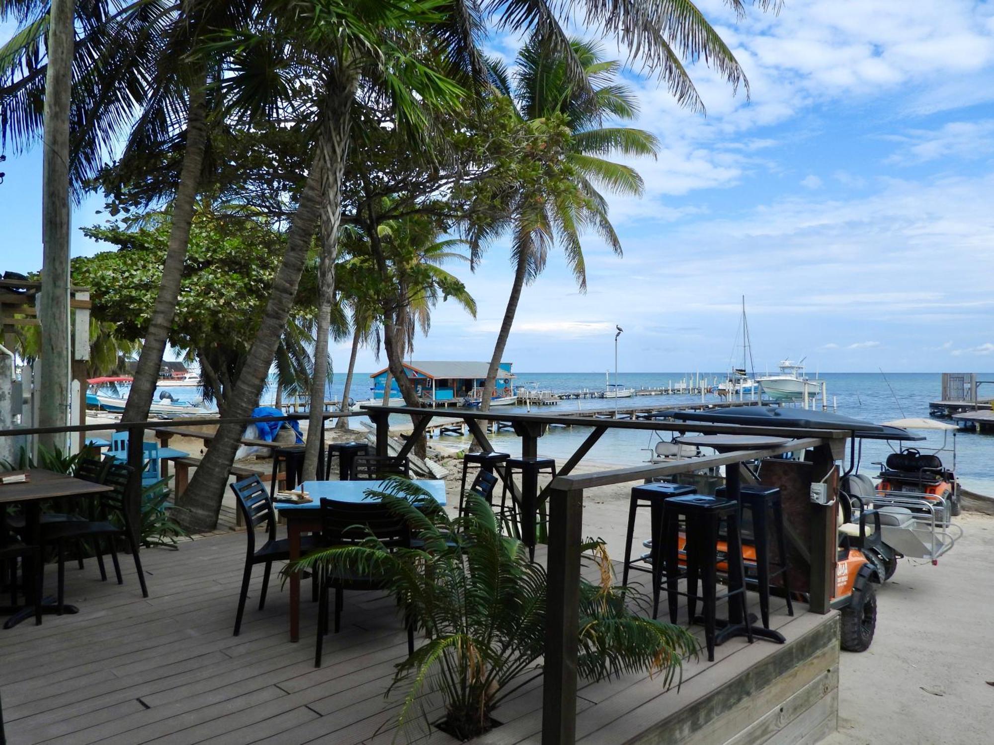 Sandbar Beachfront Hostel & Restaurant San Pedro  Buitenkant foto